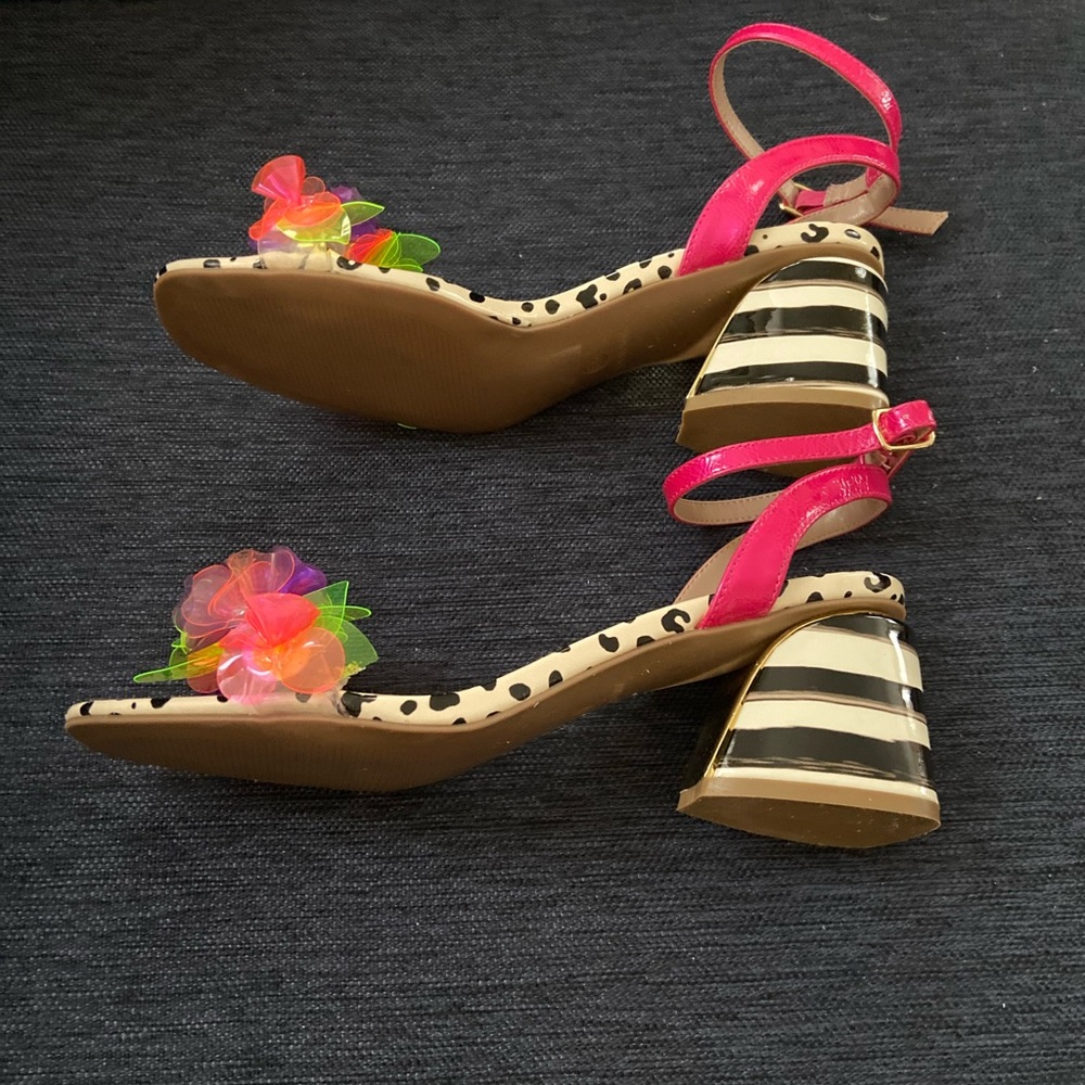Like new Betsey Johnson Kove sandals size 8.5 - Picture 4 of 6